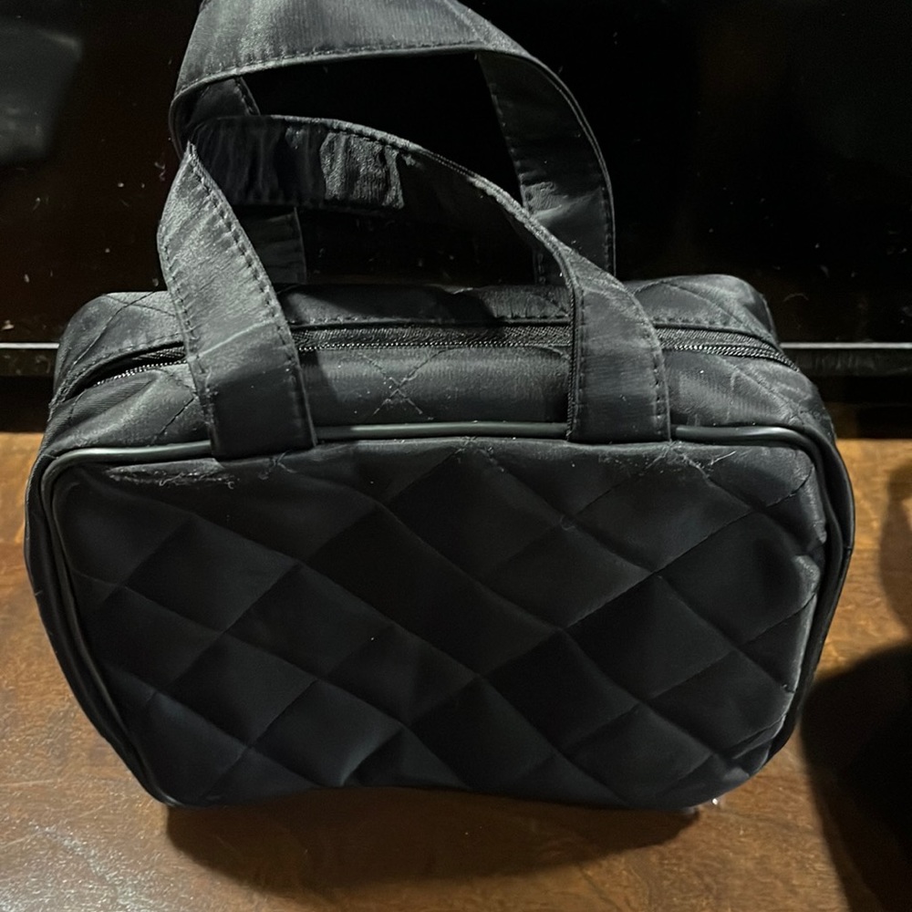 Marykay makeup bag with two mesh bags inside.  One smaller bag with pink bow .